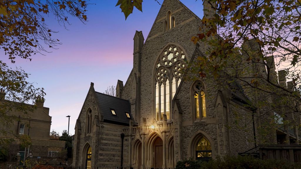 Property photo 1 of 12