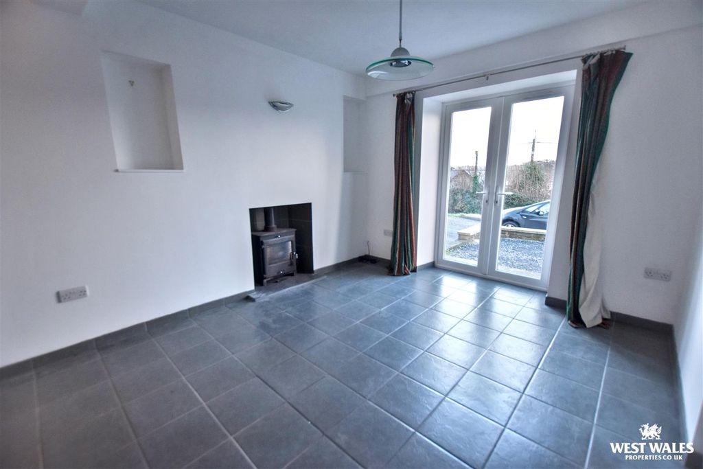 Property photo 2 of 22 11 - 2025-12-22T130456.502.Jpg