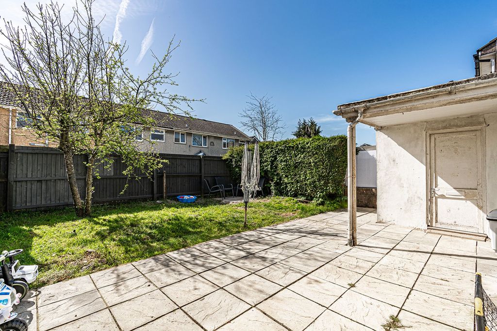 Property photo 2 of 26