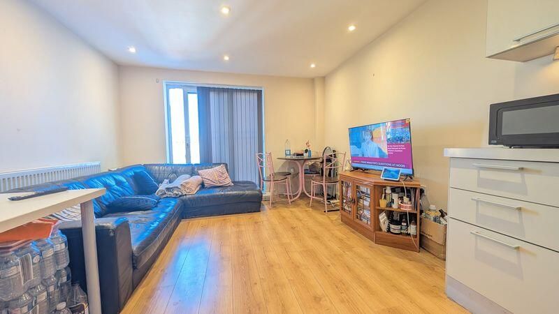 Property photo 2 of 6 8 Elm Grove, Portsmouth, Southsea Po5 1Je