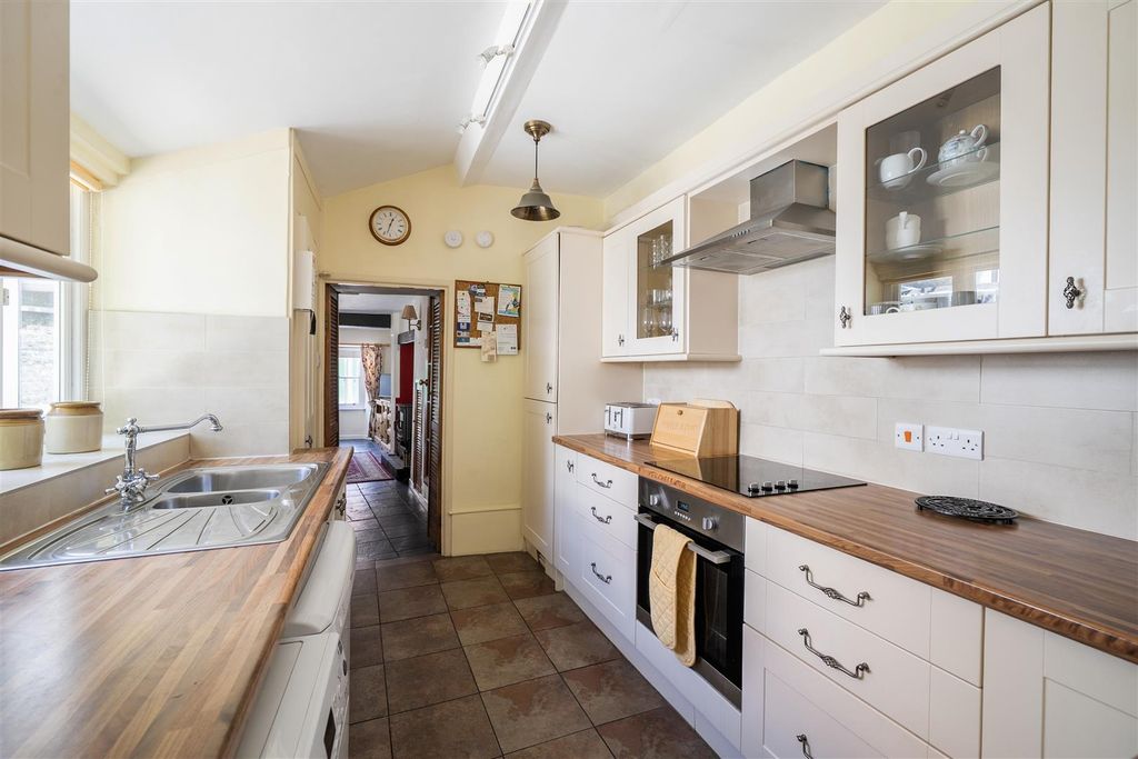 Property photo 3 of 16 Kitchen