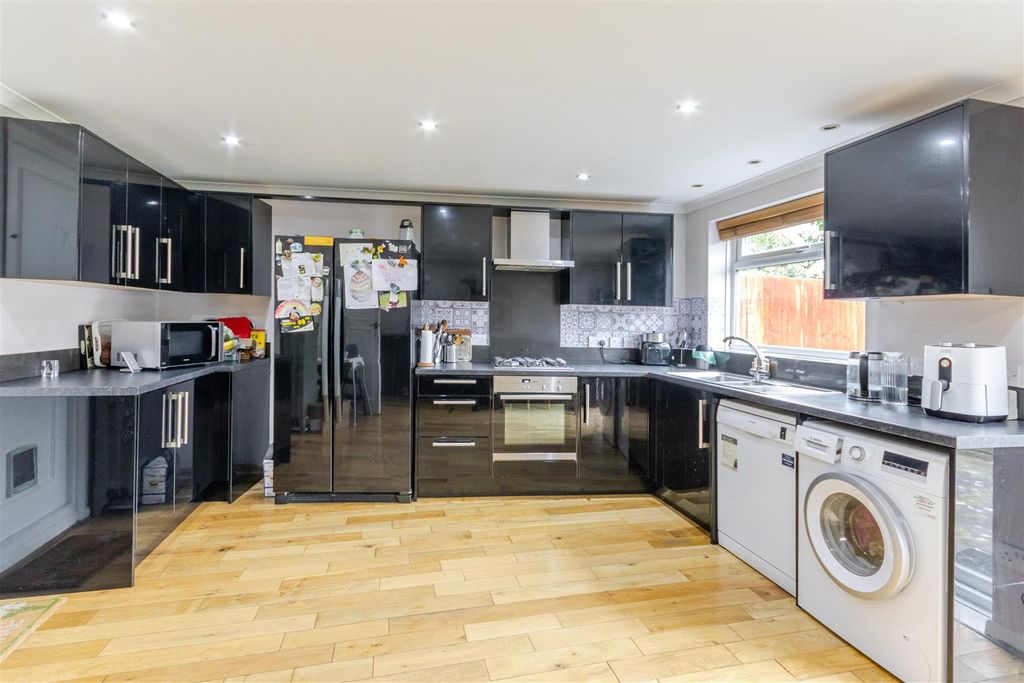 Property photo 3 of 26 Kitchen 1.Jpg