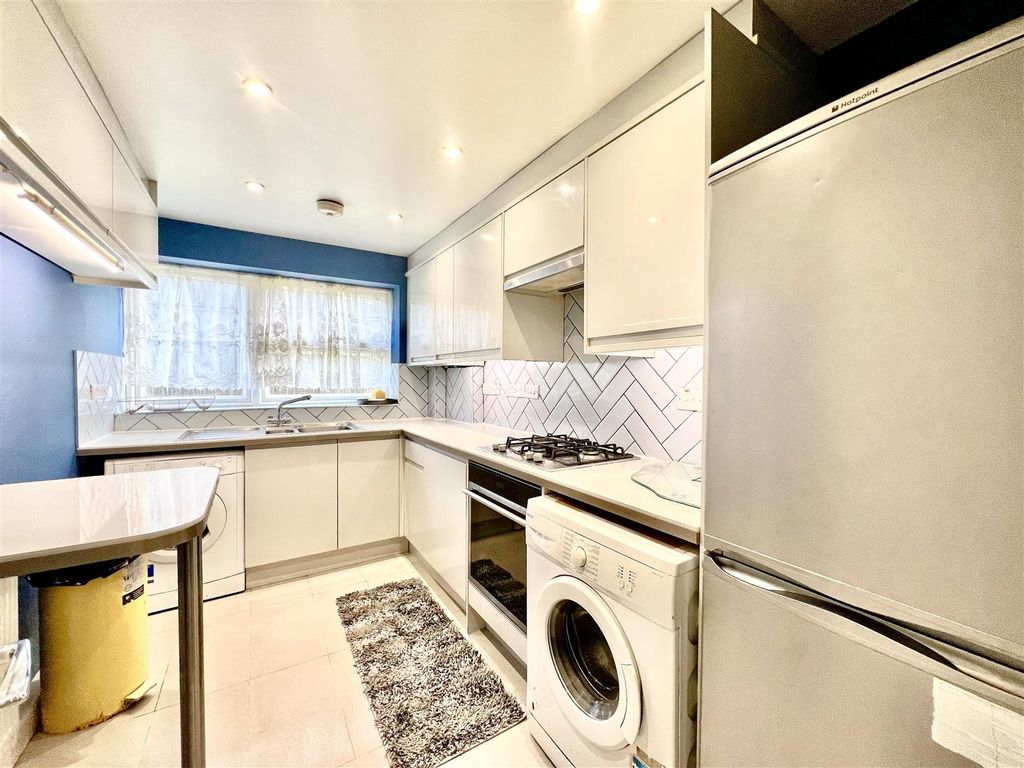 Property photo 1 of 8 Kitchen