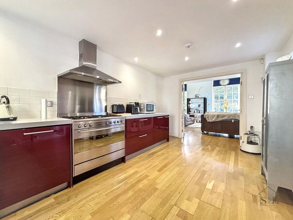 Property photo 3 of 24