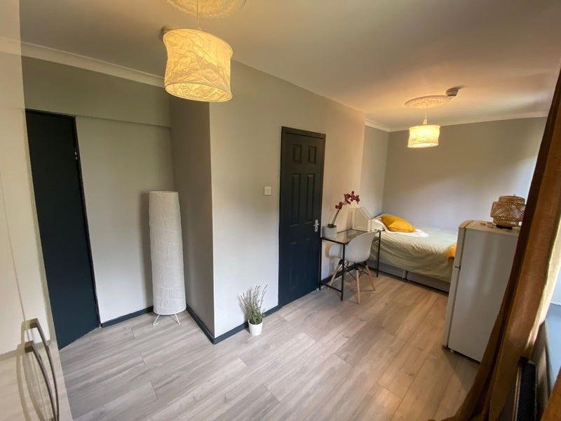 Property photo 3 of 13 Room 3- £1200 Available -01/10/2026