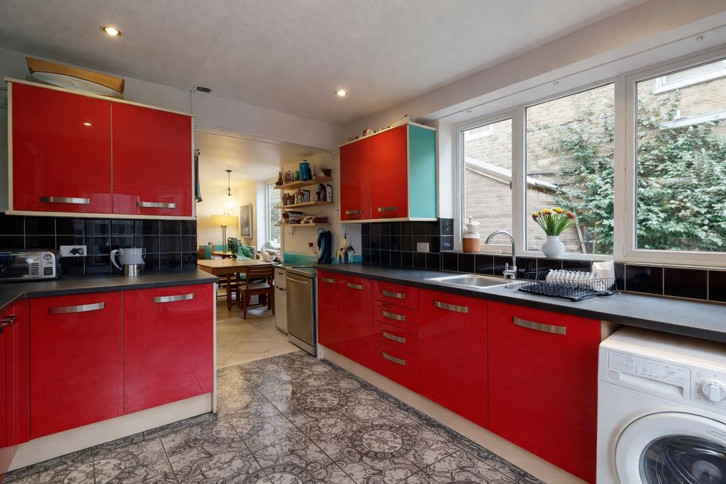 Property photo 3 of 12 Picture 3