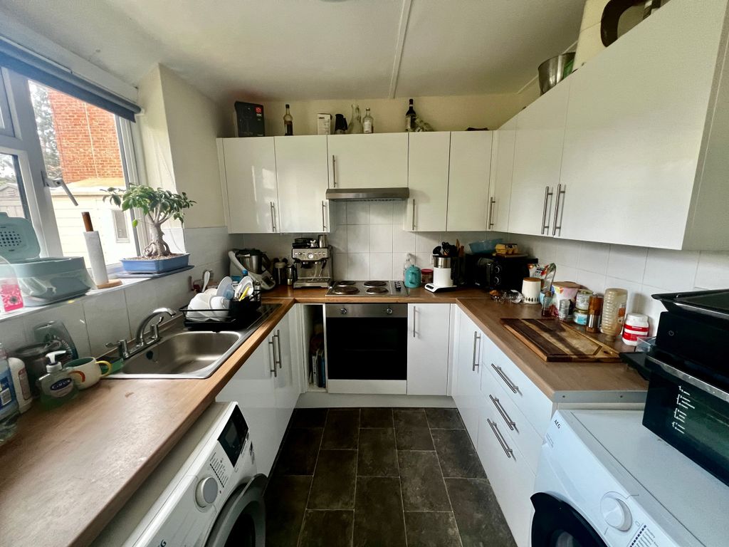 Property photo 1 of 10 Kitchen