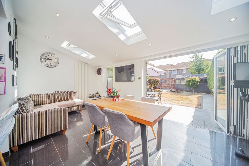 Property photo 3 of 15 Pbox-Img.Jpg