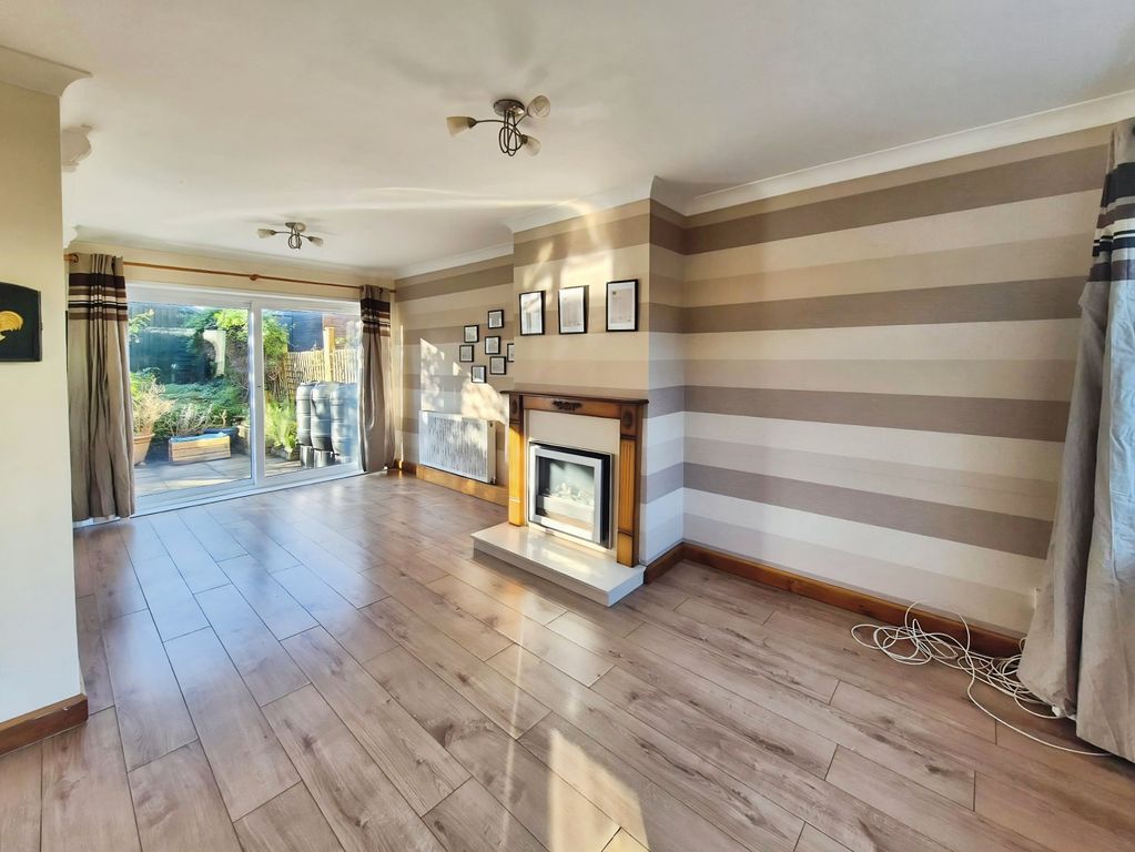 Property photo 3 of 13 Lounge 1