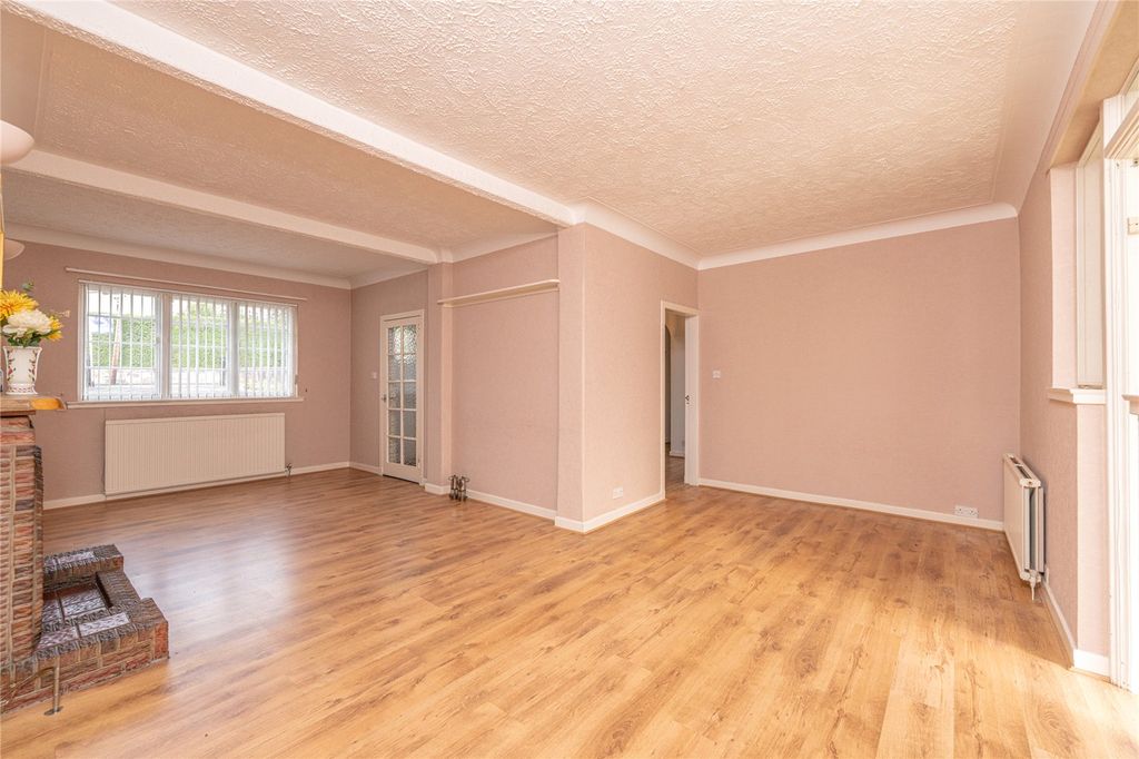 Property photo 3 of 40 Lounge Alt