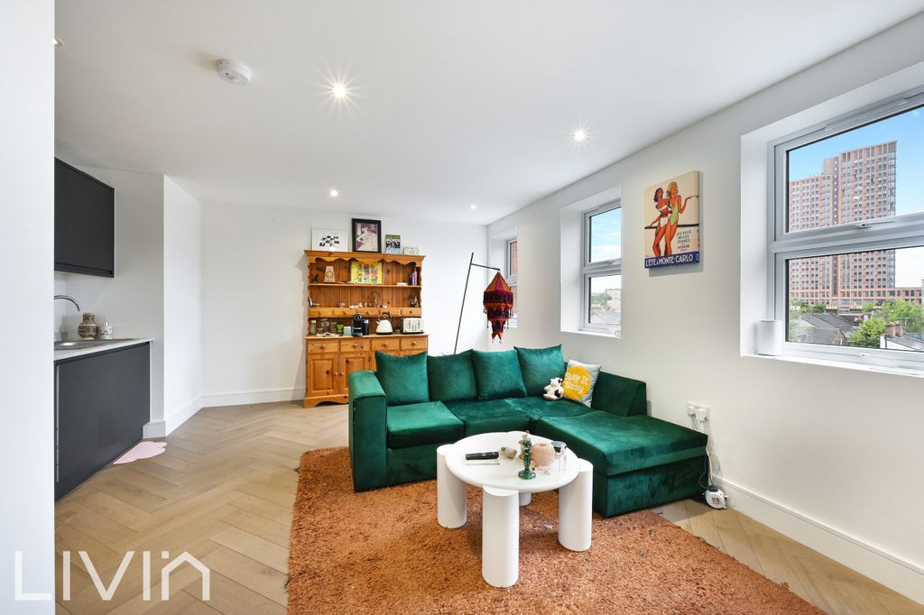Property photo 2 of 8 2