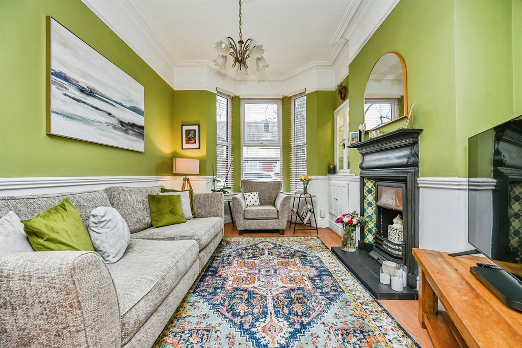 Property photo 2 of 17