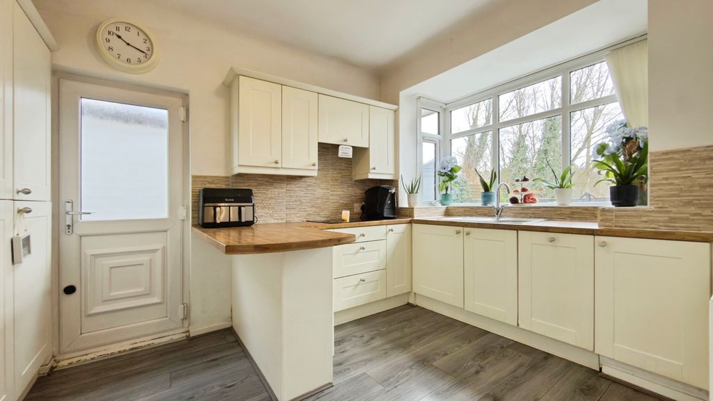 Property photo 2 of 16 Kitchen