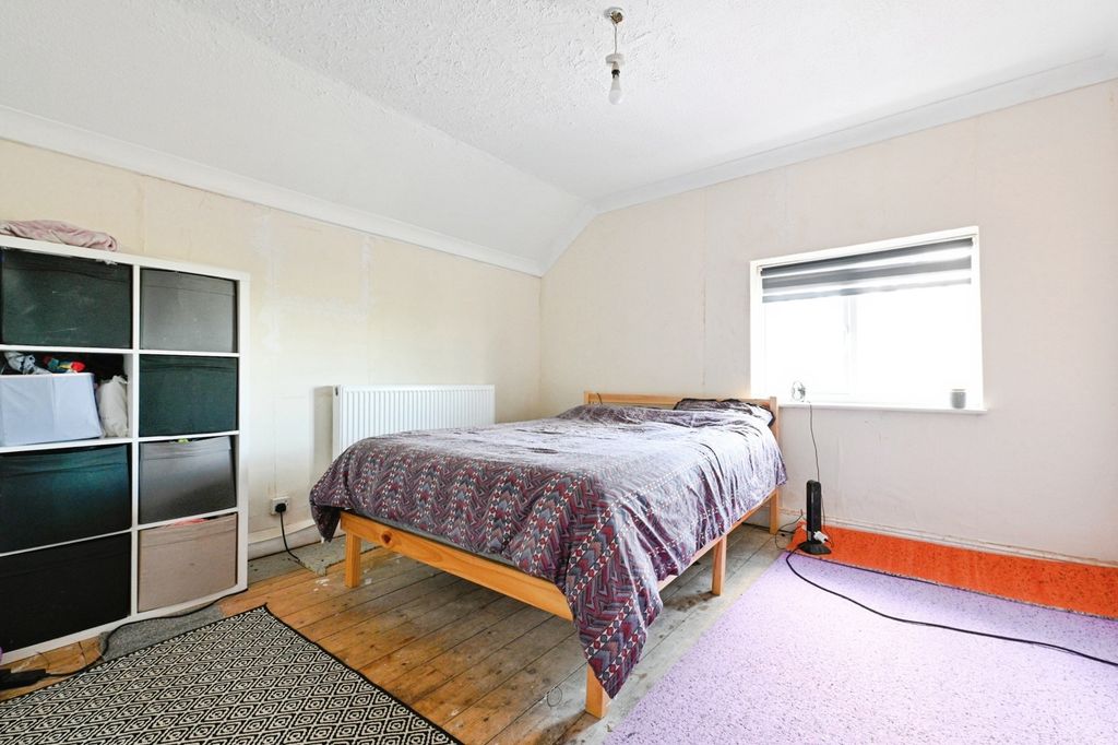 Property photo 2 of 17 Photo