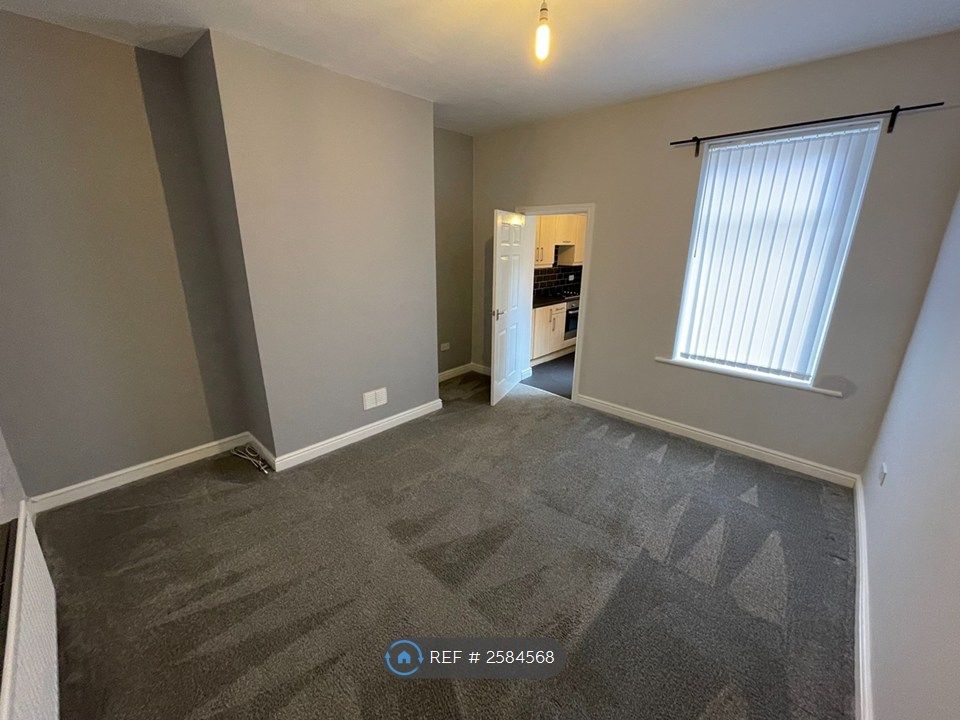 Property photo 1 of 6 Living Room