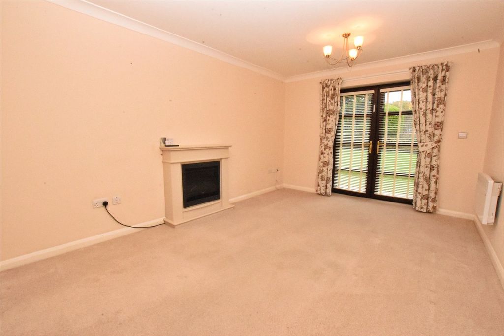 Property photo 2 of 15 Lounge