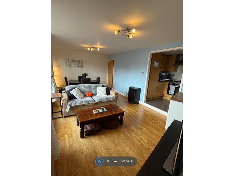 Property photo 3 of 34 Bright & Cozy Living Room