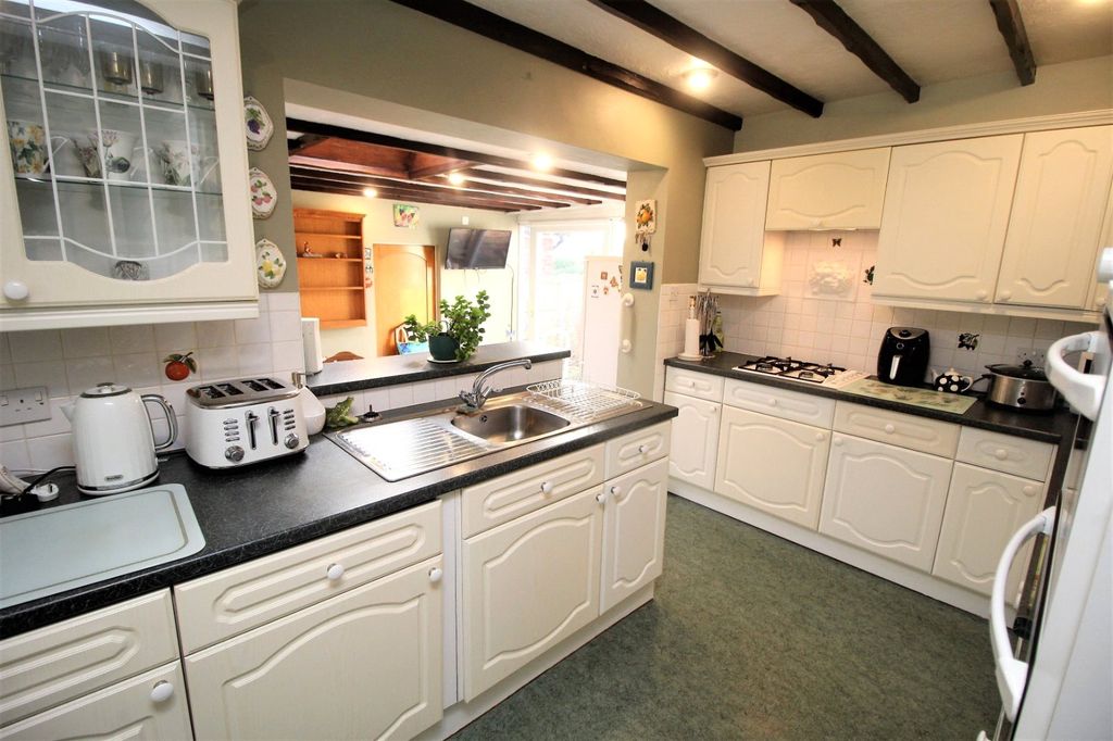 Property photo 3 of 15 Breakfast Kitchen