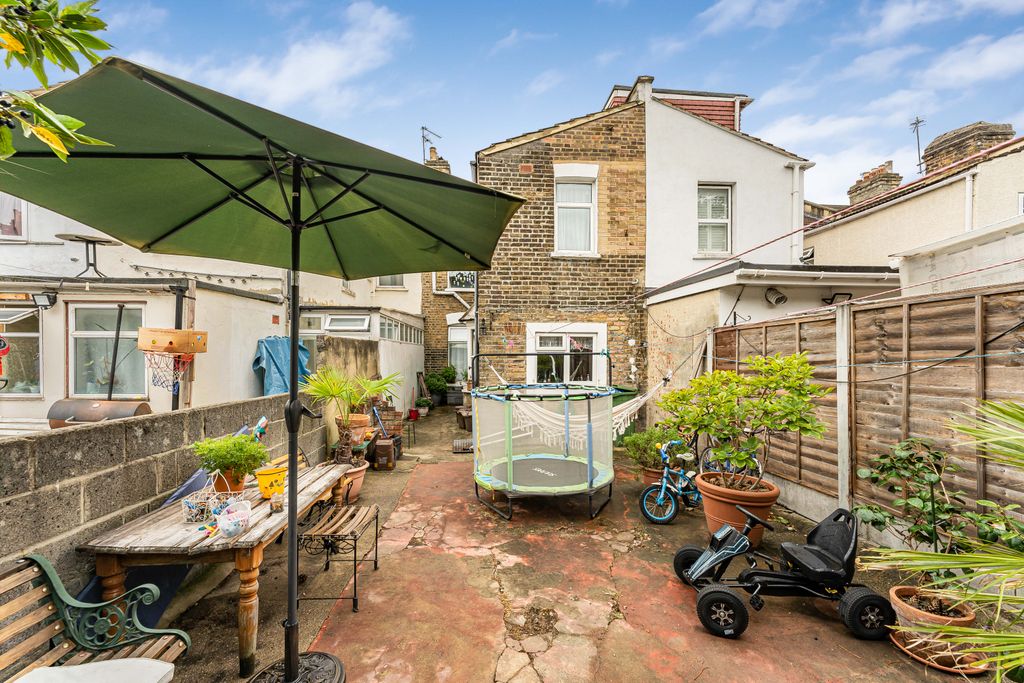 Property photo 2 of 18