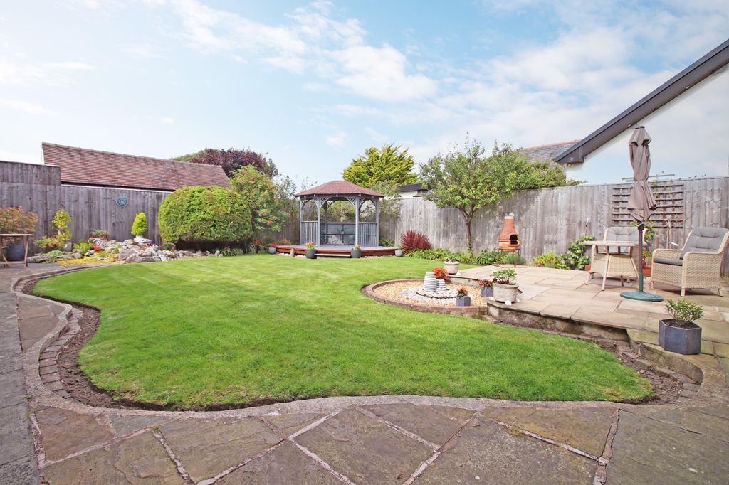Property photo 2 of 32