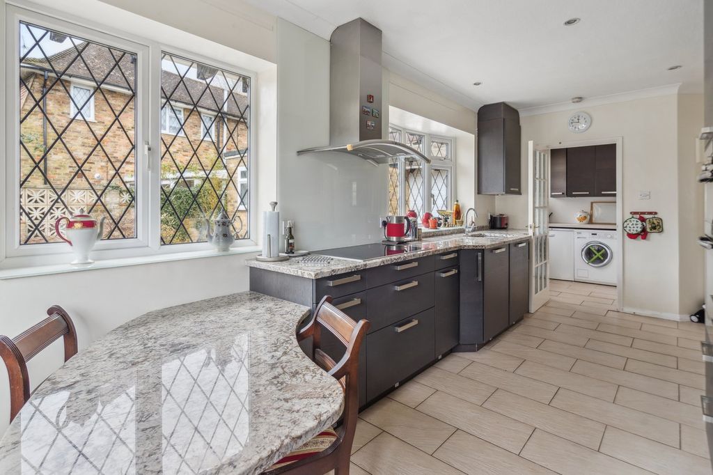 Property photo 3 of 17