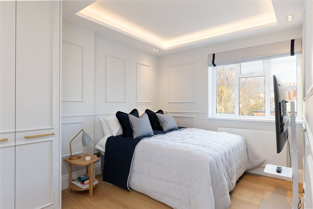 Property photo 3 of 11 Principal Bedroom