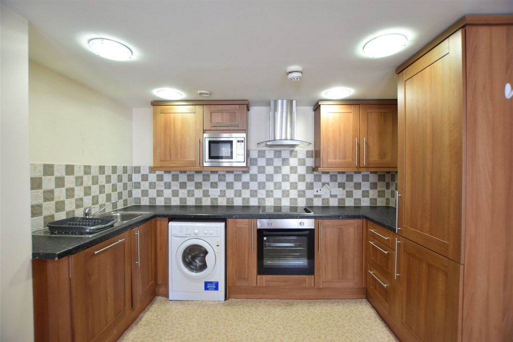 Property photo 1 of 6 Kitchen