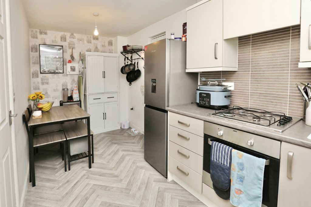 Property photo 3 of 19 11