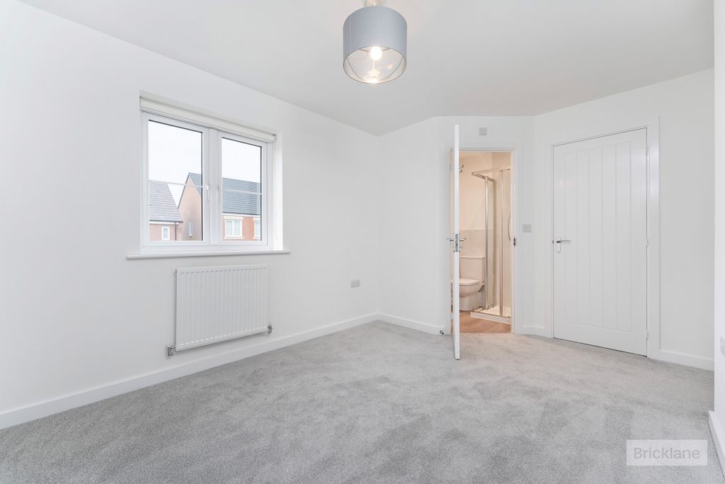 Property photo 3 of 11 Bedroom 1