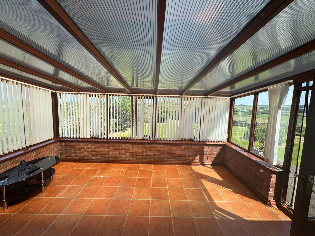 3 bed bungalow to rentLlanfechell LL68 photo 4