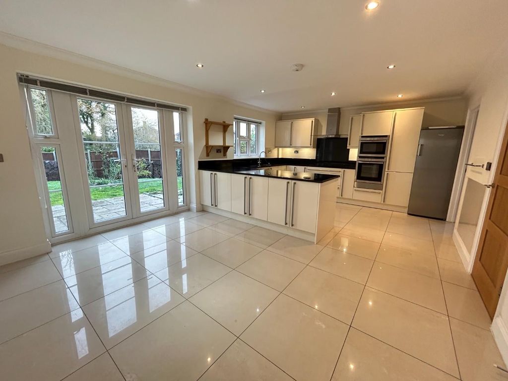 Property photo 2 of 21