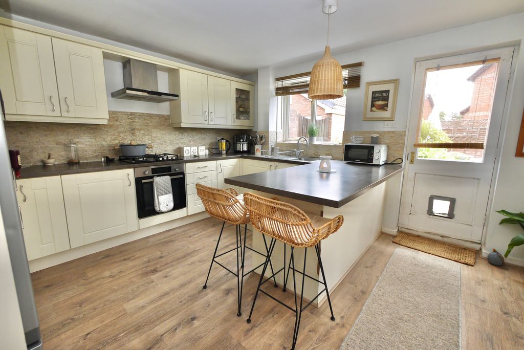 Property photo 3 of 28 6