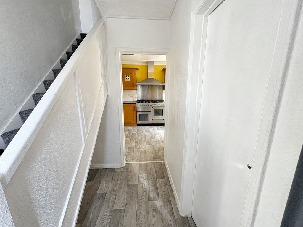 Property photo 2 of 17 4525335