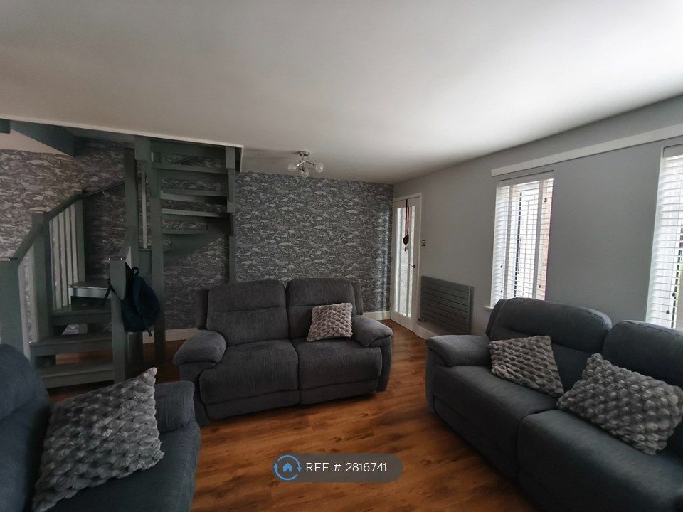 Property photo 2 of 10 Living Room