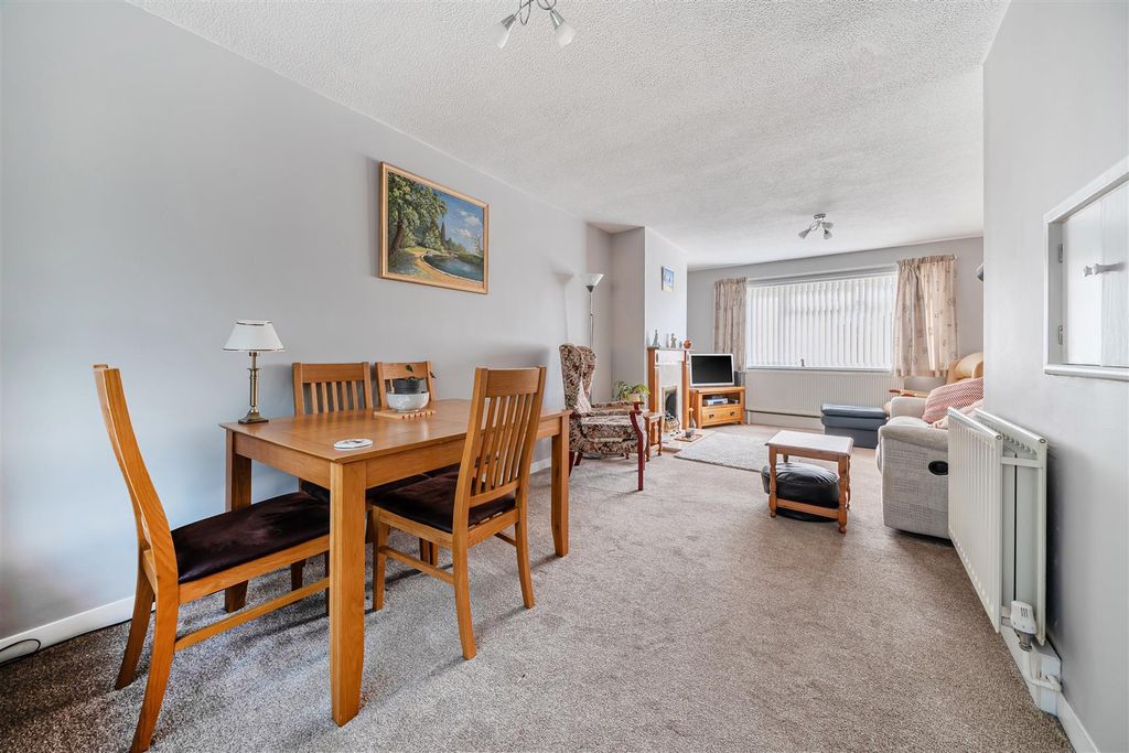 Property photo 3 of 14 Dining Area