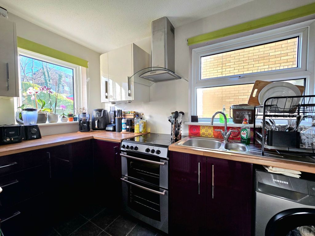 Property photo 3 of 9 Kitchen