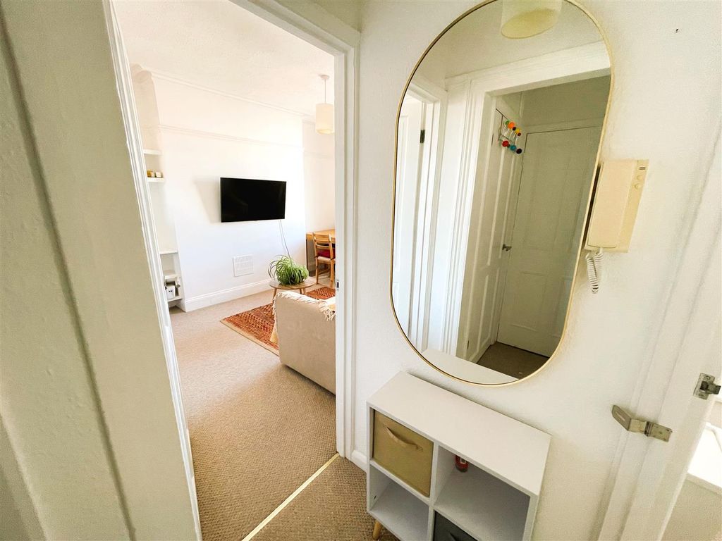Property photo 3 of 12 111.Jpg