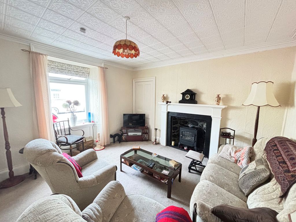 Property photo 2 of 15 Lounge 