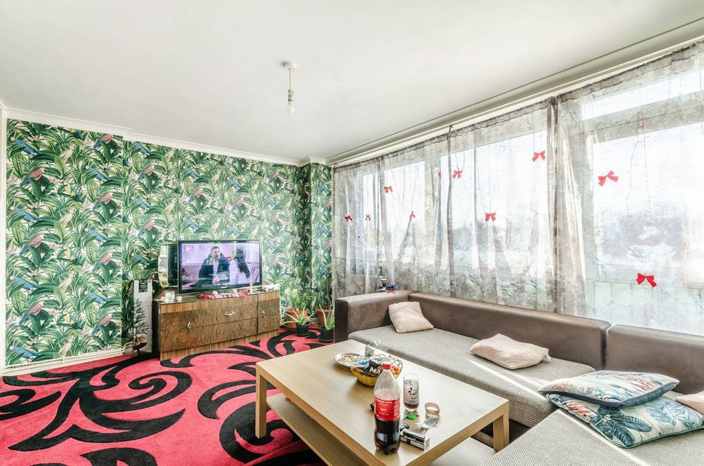 Property photo 1 of 2