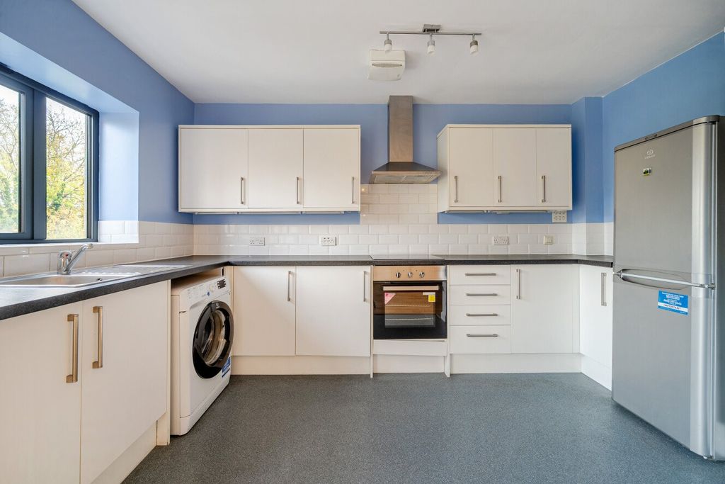 Property photo 2 of 15 Picture No. 11