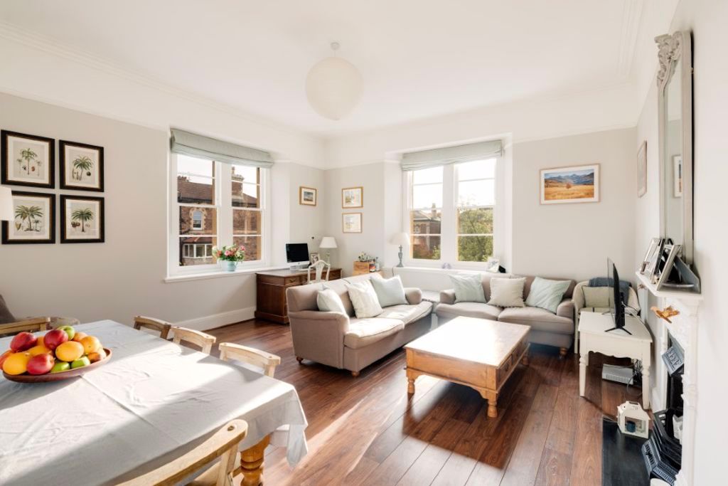 Property photo 3 of 15 Sitting Area