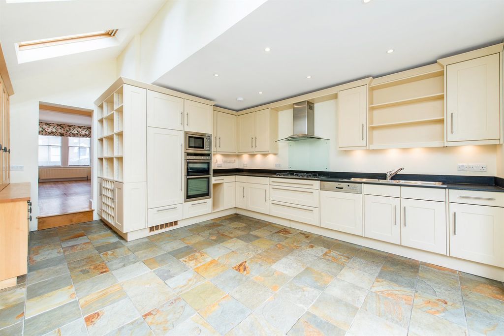 Property photo 2 of 18 Kitchen