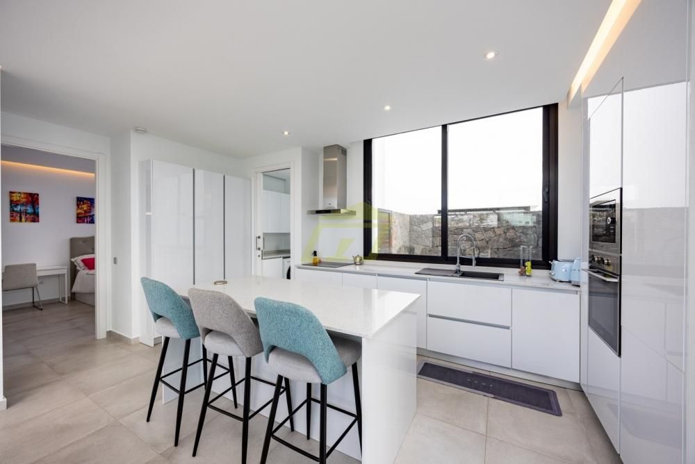 Property photo 2 of 30