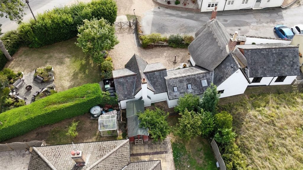 Property photo 2 of 32