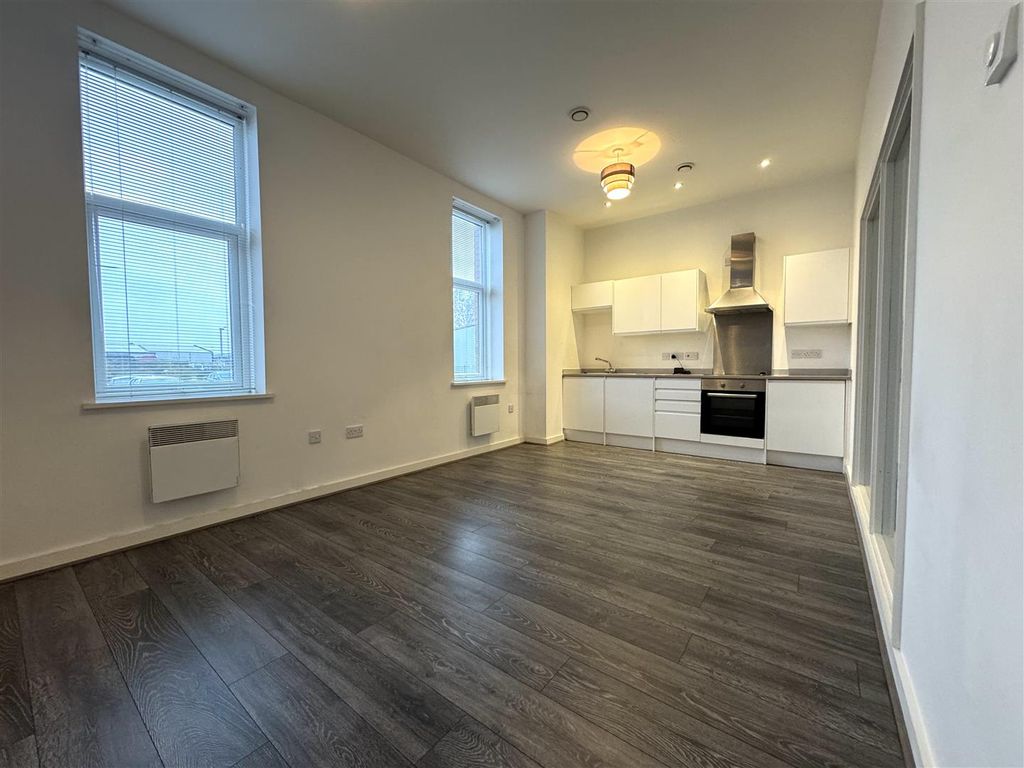 Property photo 2 of 7 Full Room Pic 1 .Jpeg