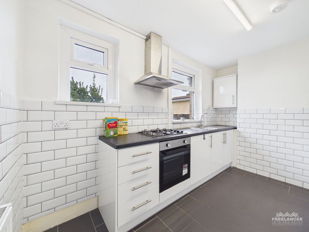 Property photo 3 of 18 Kitchen 2