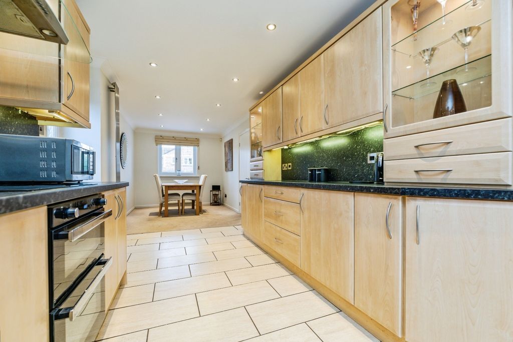 Property photo 3 of 23 Pbox-Kitchen-321687.Jpg