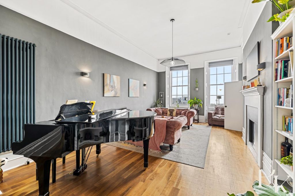 Property photo 2 of 30 Living Room