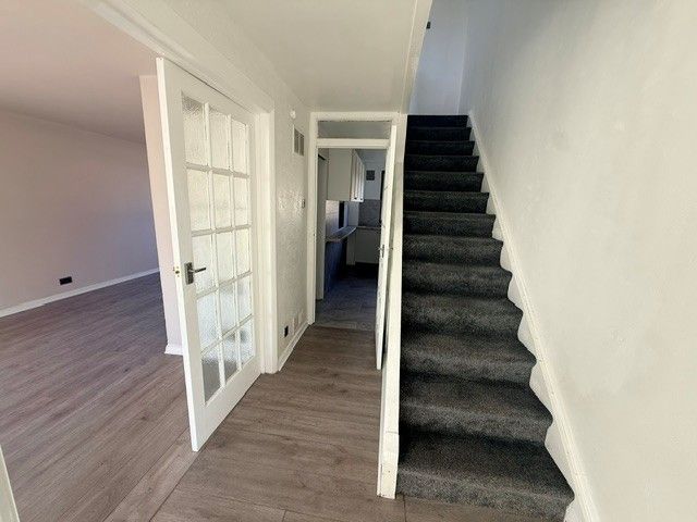 Property photo 2 of 6 Hallway