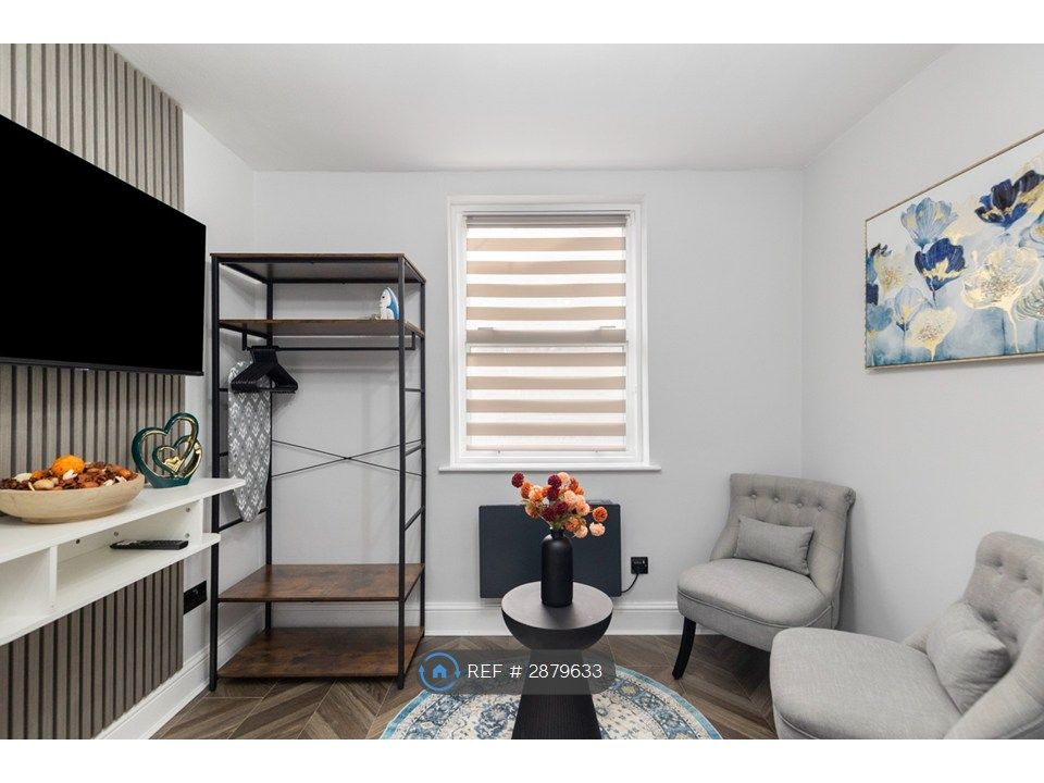 Property photo 2 of 25 Living Room